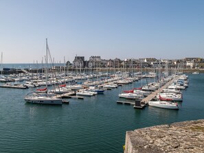 Marina - Villa mit großem Grundstück direkt am Mer by Interhome (Concarneau)