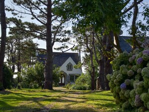 Exterior - Villa mit großem Grundstück direkt am Mer by Interhome (Concarneau)