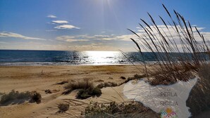 Beach - Schöner Bungalow direkt am Sandstrand auf Sizilien by Interhome (Marina di Modica)