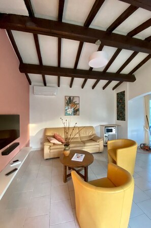 TV, DVD player - Provenzalische Villa Mazet 59 in Sainte-Maxime by Interhome (Sainte Maxime)