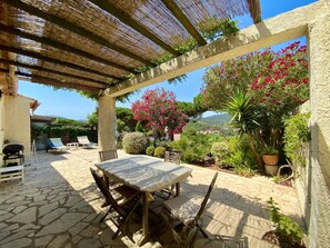 Outdoor dining - Provenzalische Villa Mazet 59 in Sainte-Maxime by Interhome (Sainte Maxime)