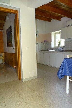 Interior - Kleines ruhiges Ferienhaus direkt am Meer by Interhome (Marina di Modica)