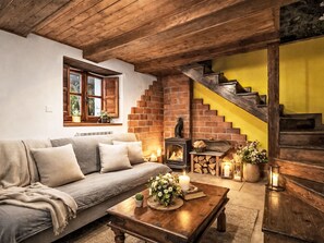 TV, fireplace - Berghütte mit Terrasse, Kamin und Jacuzzi by Interhome (San Martin de Teverga)