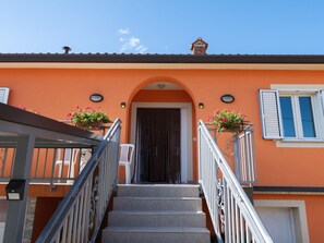 Exterior detail - Haus Orange - Familienfreundliche Lage mit Pool by Interhome (Drenje)