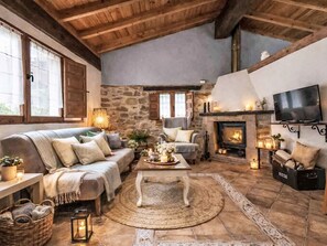TV, fireplace - Ländliche Wohnung El Carbayu by Interhome (Las Ventas)