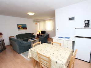TV, fireplace - Nette Ferienwohnung in Rovinj mit Offenem Kamin by Interhome (Rovinj)