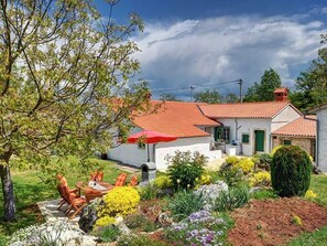 Outdoor dining - Romantische Villa mit weitläufigem Garten by Interhome (Pićan)