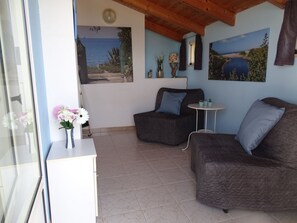 TV - Villa Matilde: Kleine Ferienwohnung mit Meerblick by Interhome (Marina di Modica)
