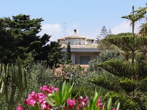 Exterior - Villa Matilde: Kleine Ferienwohnung mit Meerblick by Interhome (Marina di Modica)