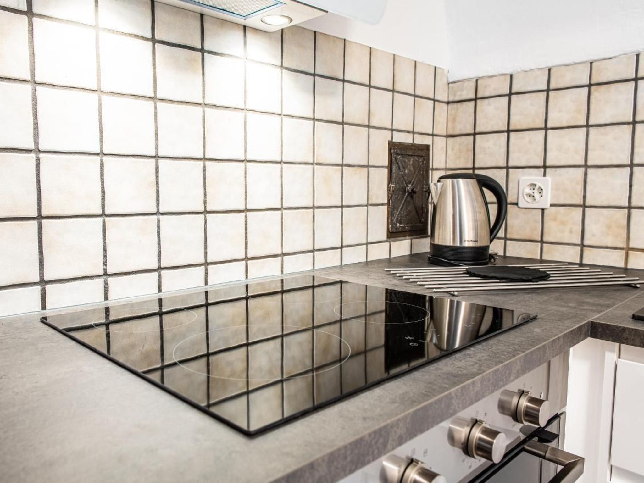 Fridge, oven, cookware/dishes/utensils