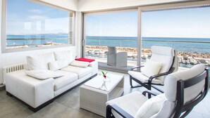 Living area - Freistehendes Haus direkt am Meer gelegen by Interhome (Son Serra de Marina)