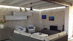 TV, DVD player