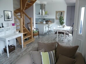TV, DVD player - Charmantes Steinhaus in der Nähe des Meeres by Interhome (Portbail)