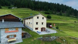 A traditional chalet with a stone facade, a wooden upper floor, and a small balcony. - Monte Campell Dasura by Interhome (Poschiavo)