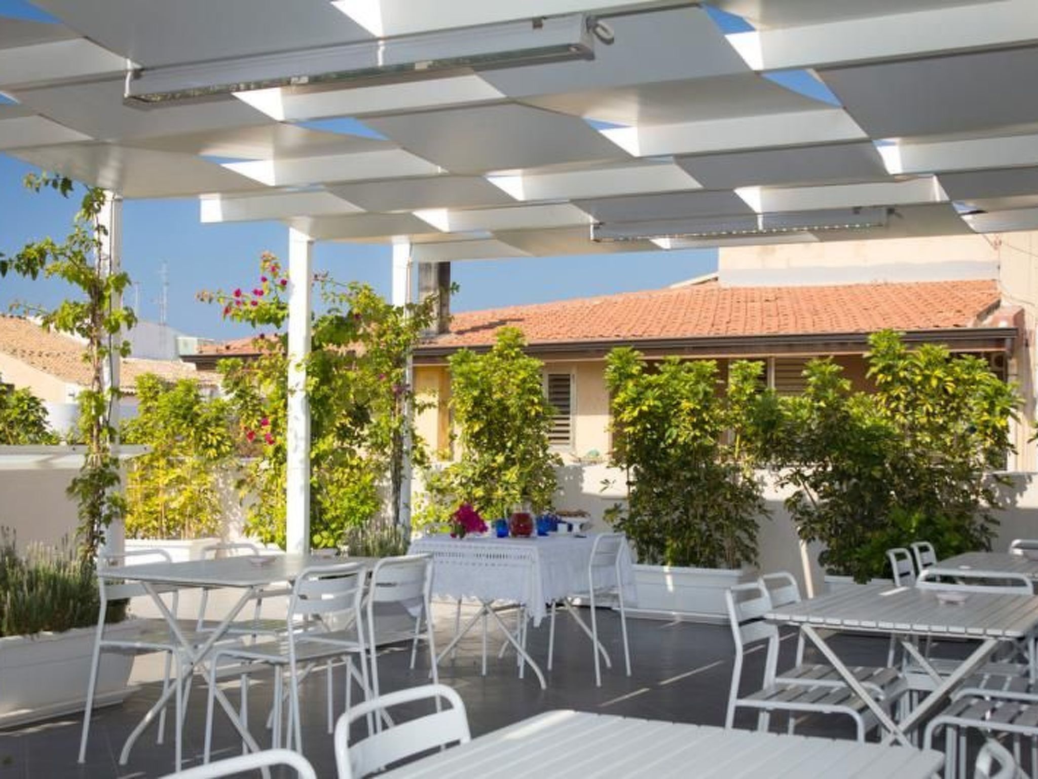 屋外ダイニングエリア