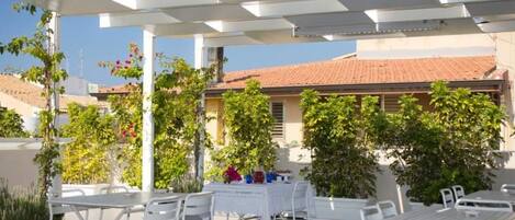 屋外ダイニングエリア