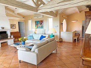 TV, fireplace, DVD player - Maison Hascher by Interhome (Lorgues)