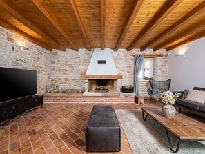 Fireplace, DVD player - Luxusferien Villa Paolina mit privatem Pool by Interhome (Fabci)