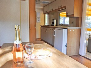 Fridge, microwave, cookware/dishes/utensils - stacaravan camping Lei Suves cote d'azur Var by Interhome (Les Issambres)