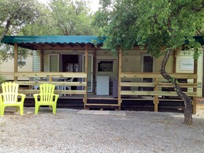 Outdoor dining - stacaravan camping Lei Suves cote d'azur Var by Interhome (Les Issambres)
