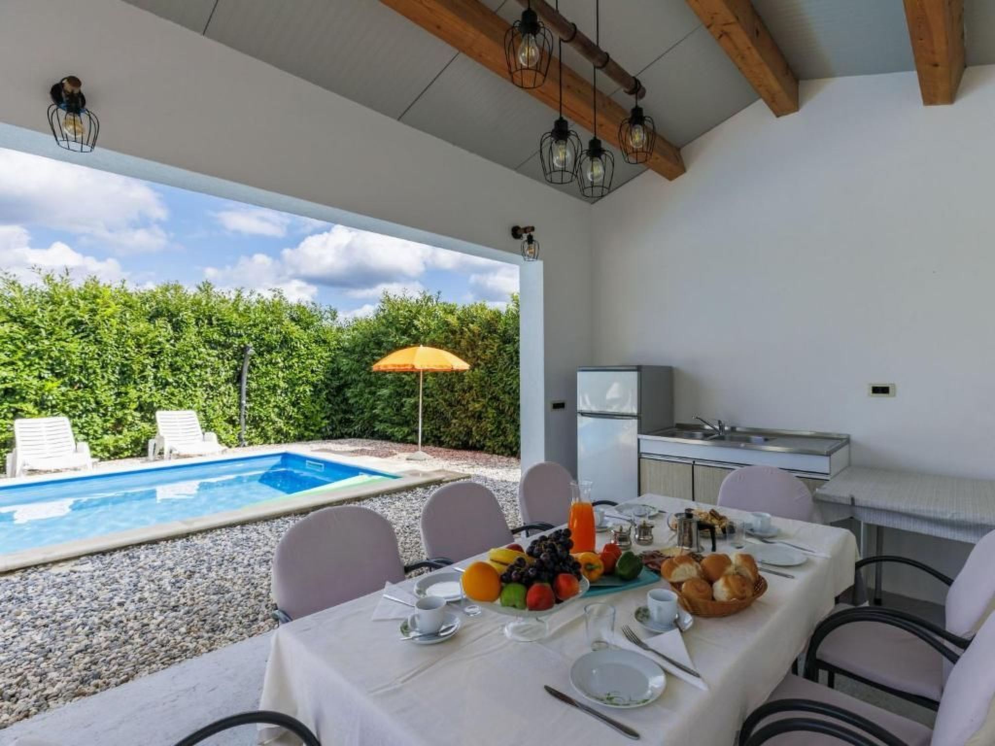 تناول الطعام بالخارج