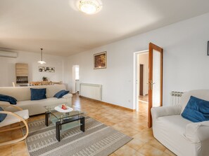 TV - Ferienvilla "Casa Jurican" by Interhome (Fabci)
