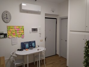 Mini-fridge, microwave, cookware/dishes/utensils - B&B Central Station  (Palermo)