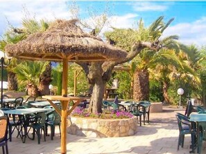 Outdoor dining - Mobilheim an der Cote d'Azur by Interhome (Les Issambres)