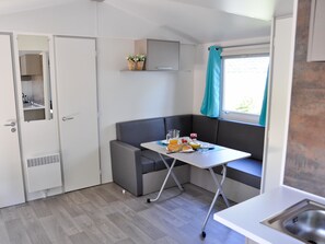 Dining - Mobilheim an der Cote d'Azur by Interhome (Les Issambres)
