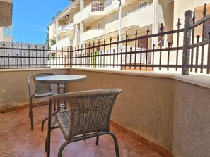 Outdoor dining - Wohnung "Domili" mit eigener Terrasse by Interhome (Buzinija)