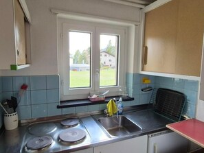 Frigorifero, microonde, forno, pentole/stoviglie/utensili