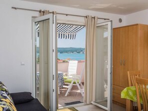 TV - Große Wohnung in Klimno mit Möbliertem Balkon by Interhome (Krk/Čižići)