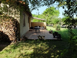 Outdoor dining - Gemütliches Ferienhäuschen im Grünen mit Terrasse by Interhome (Contis Plage)