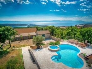 Pool - Ferienvilla mit Blick auf das Wasser by Interhome (Šmrika)