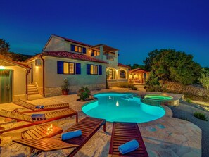 Pool - Ferienvilla mit Blick auf das Wasser by Interhome (Šmrika)