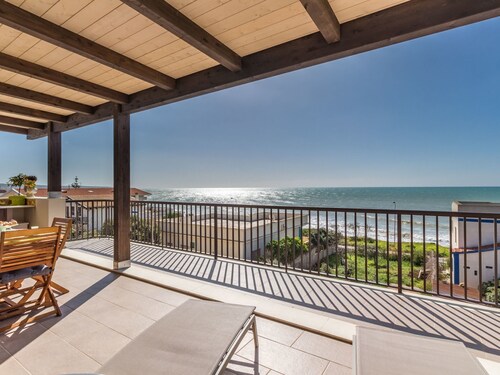 Appartement in Donnalucata mit Möblierter Terrasse und Meerblick by Interhome