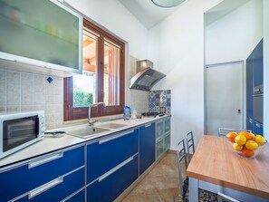 Fridge, microwave, oven, dishwasher - Sterlizia, Villa mit Pool in Meeresnähe by Interhome (Scicli)