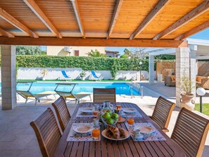 Outdoor dining - Sterlizia, Villa mit Pool in Meeresnähe by Interhome (Scicli)