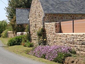 Property grounds - Domaine "La Longere d'Armor" (Landgut "La Longere d'Armor") by Interhome (Lézardrieux)