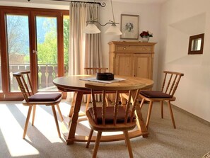Dining - Wohnung Grün by Interhome (La Punt-Chamues-ch)