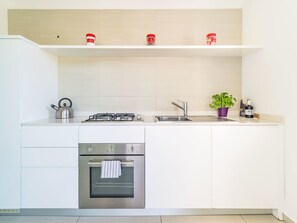 Fridge, oven, dishwasher, cookware/dishes/utensils - Appartamento con 3 camere al piano terra by Interhome (Cava d'Aliga)