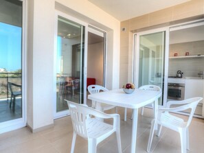 Dining - Appartamento con 3 camere al piano terra by Interhome (Cava d'Aliga)