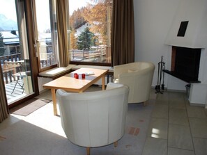 Télévision, cheminée