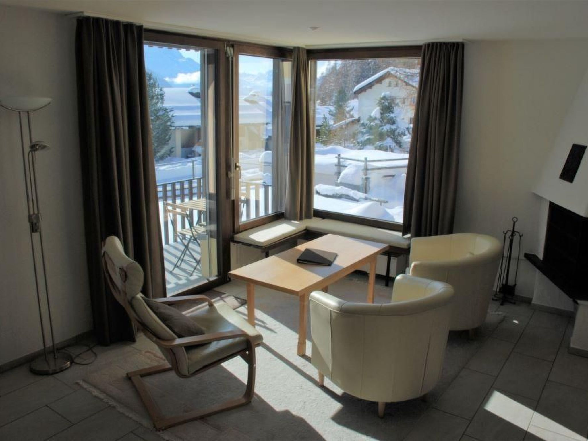 Télévision, cheminée