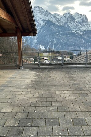 المنطقة المحيطة بالمنشأة