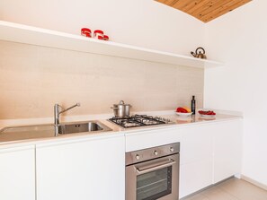 Fridge, oven, dishwasher, cookware/dishes/utensils - Appartamento con 1 camera da letto by Interhome (Cava d'Aliga)