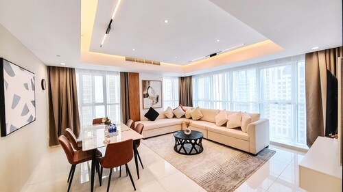 Modern Apartment Abu Dhabi, 2BD, Beach View