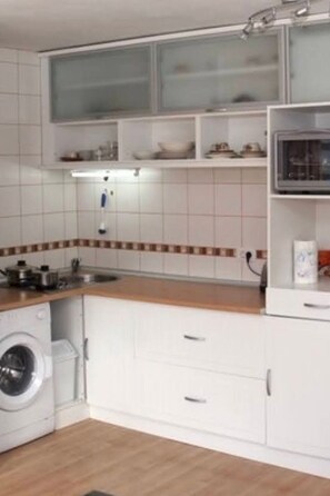 Frigorifero, forno, pentole/stoviglie/utensili