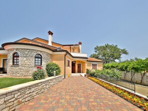 Exterior - Schöne Ferienvilla Morena mit Pool by Interhome (Buje)