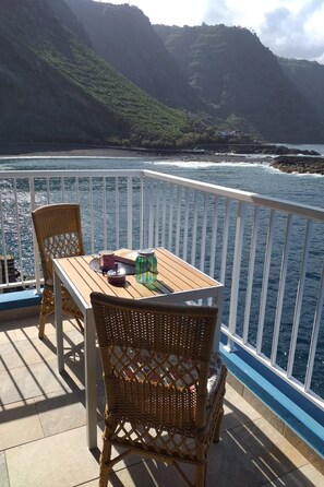 Outdoor dining - in Mesa Del Mar mit Offenem Balkon by Interhome (Juan Fernandez)